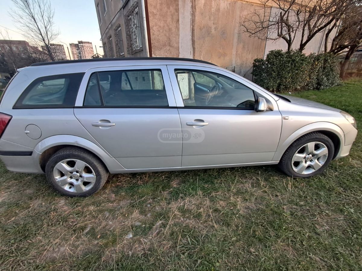 Opel Astra 2005 — photo 2