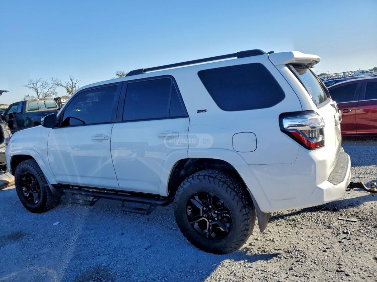 Toyota 4Runner 2018 — photo 2