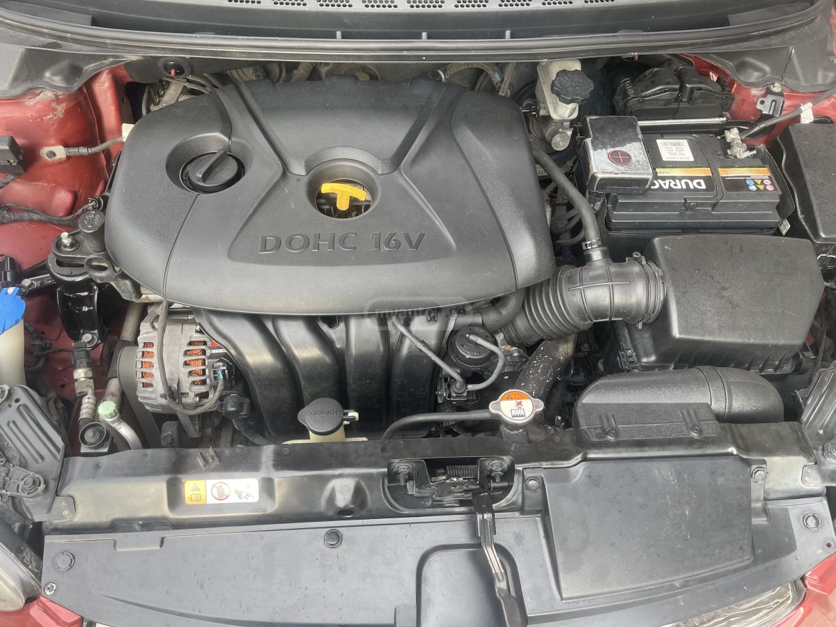 Hyundai Elantra 2011 — photo 2