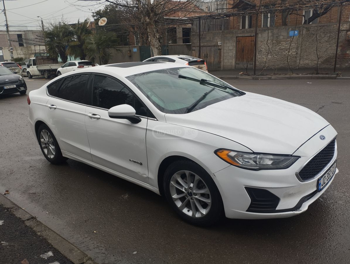 Ford Fusion 2019 — photo 2