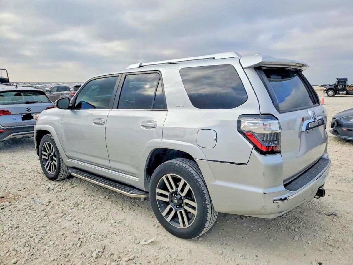 Toyota 4Runner 2018 — photo 2