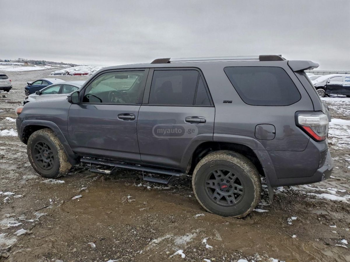Toyota 4 Runner 2022 — photo 2