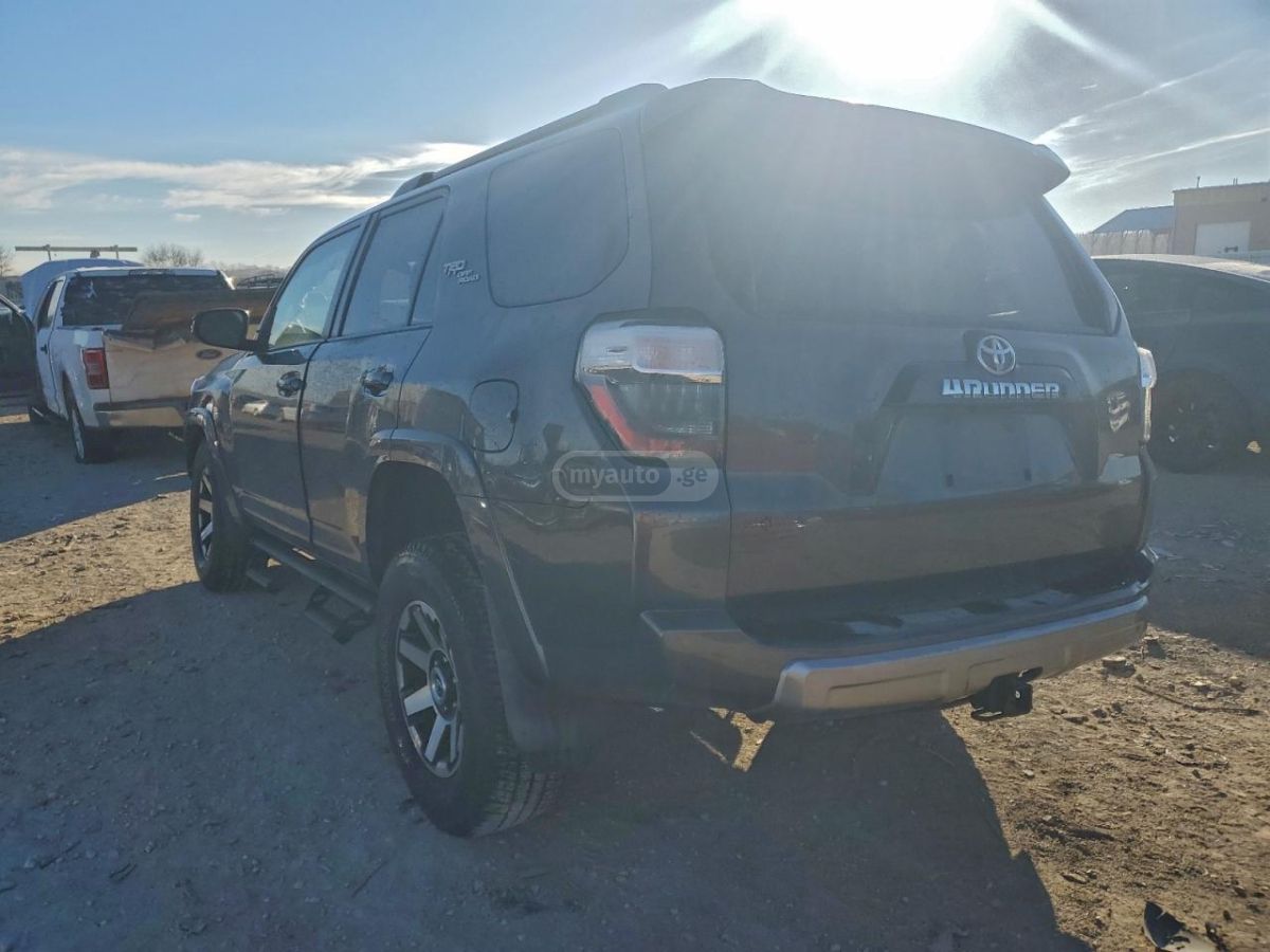 Toyota 4Runner 2021 — photo 2