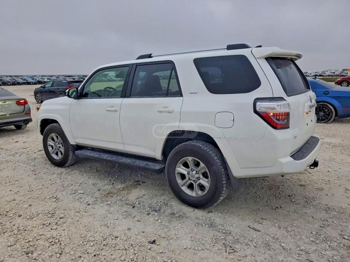 Toyota 4Runner 2024 — photo 2