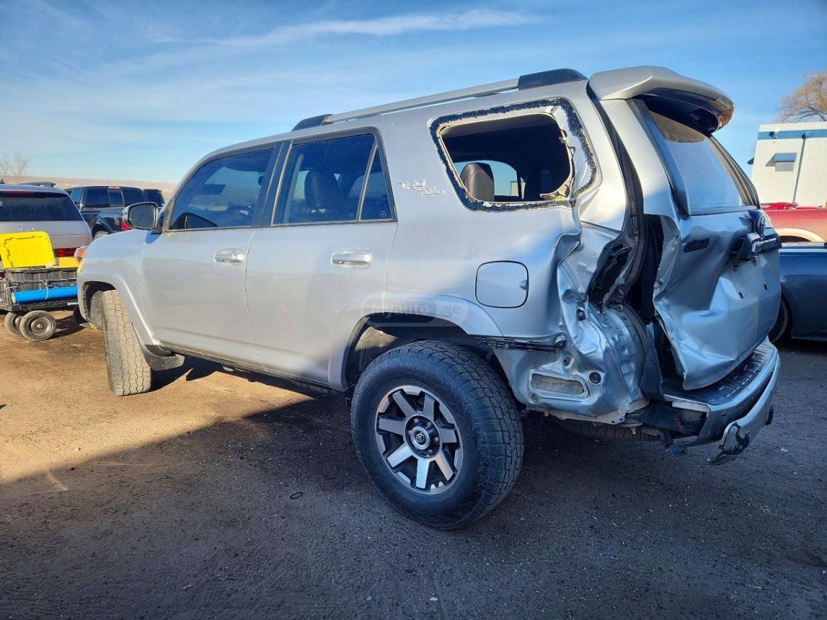 Toyota 4Runner 2018 — photo 2