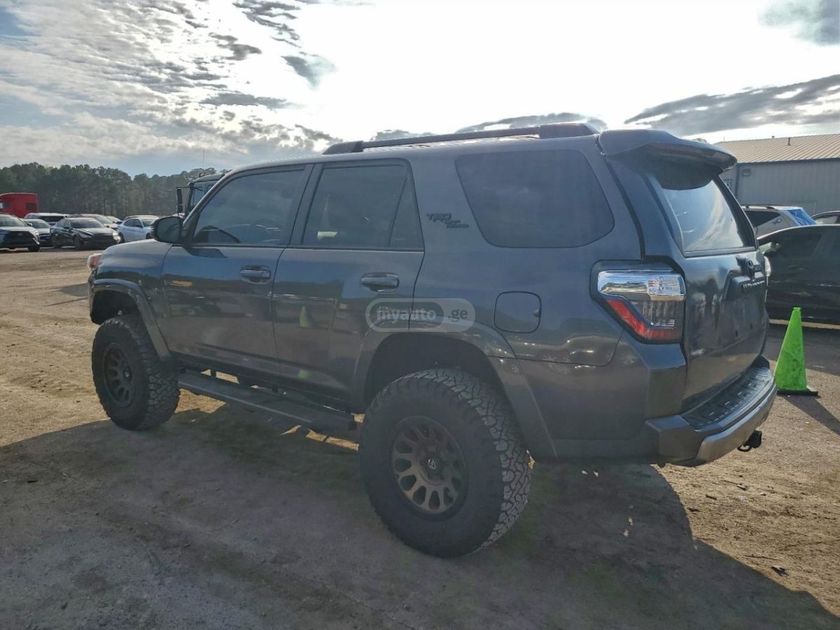 Toyota 4Runner 2021 — photo 2