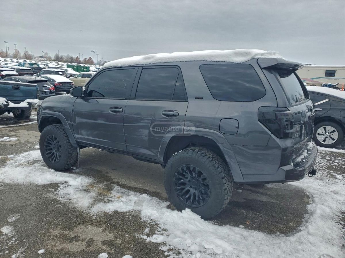 Toyota 4 Runner 2023 — photo 2