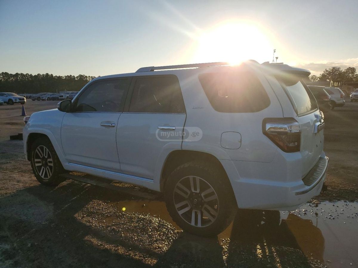 Toyota 4Runner 2016 — photo 2