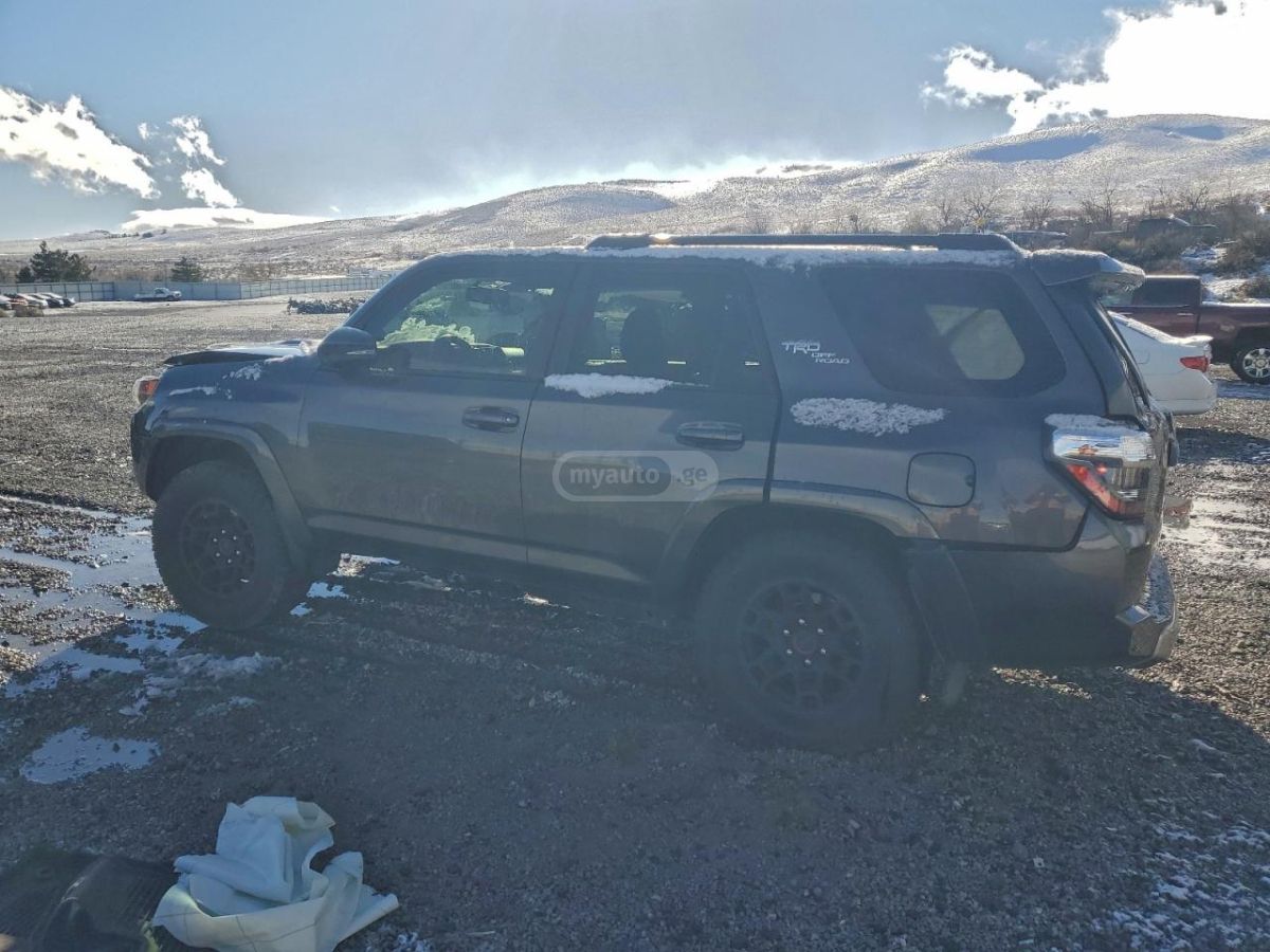 Toyota 4Runner 2019 — photo 2