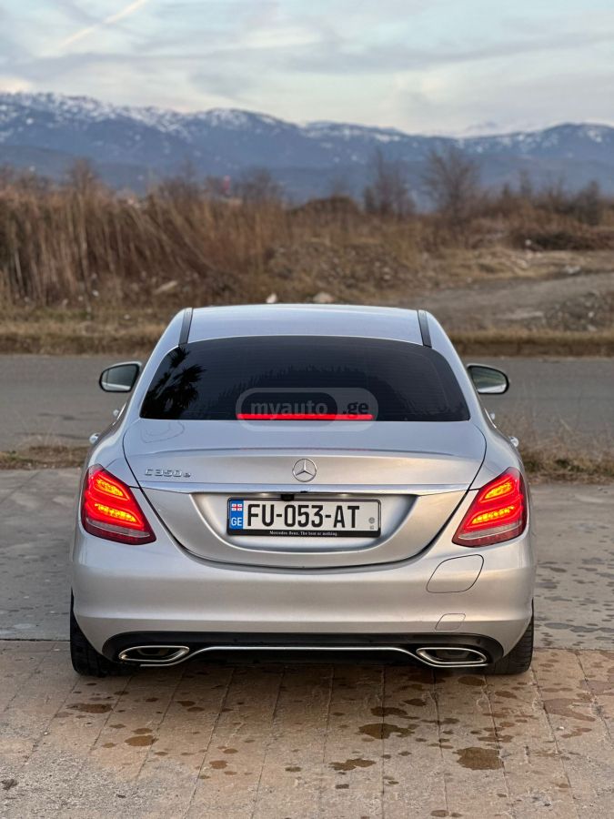 Mercedes-Benz C 350 2017 — photo 2
