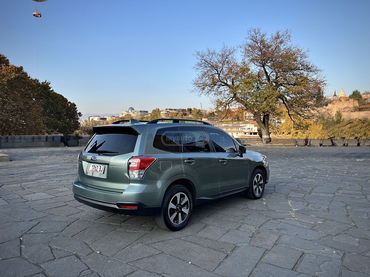 Subaru Forester 2018 — photo 2