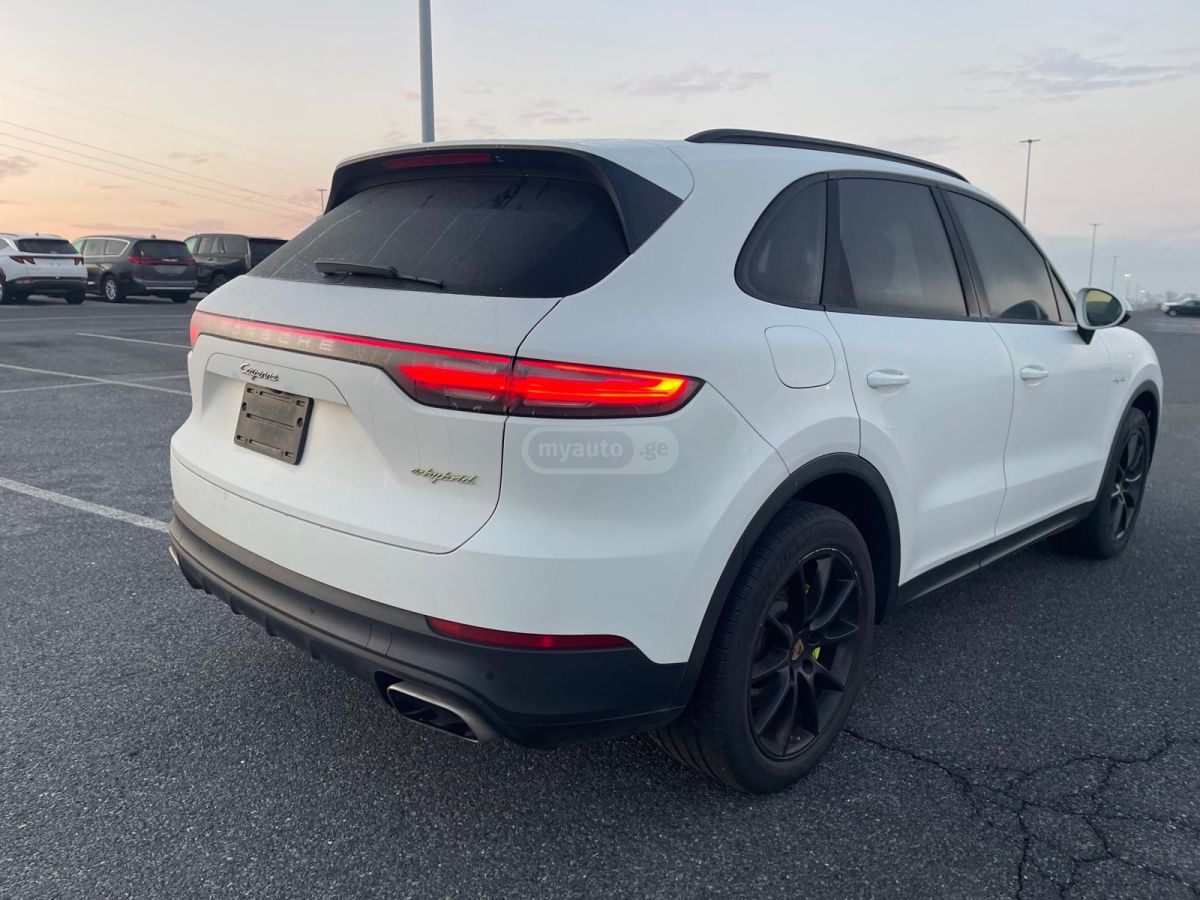 Porsche Cayenne 2019 — photo 2