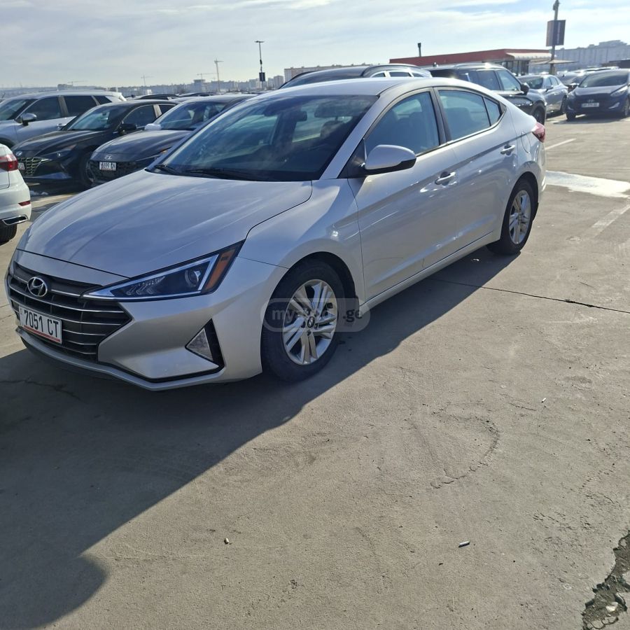 Hyundai Elantra 2019 — photo 2
