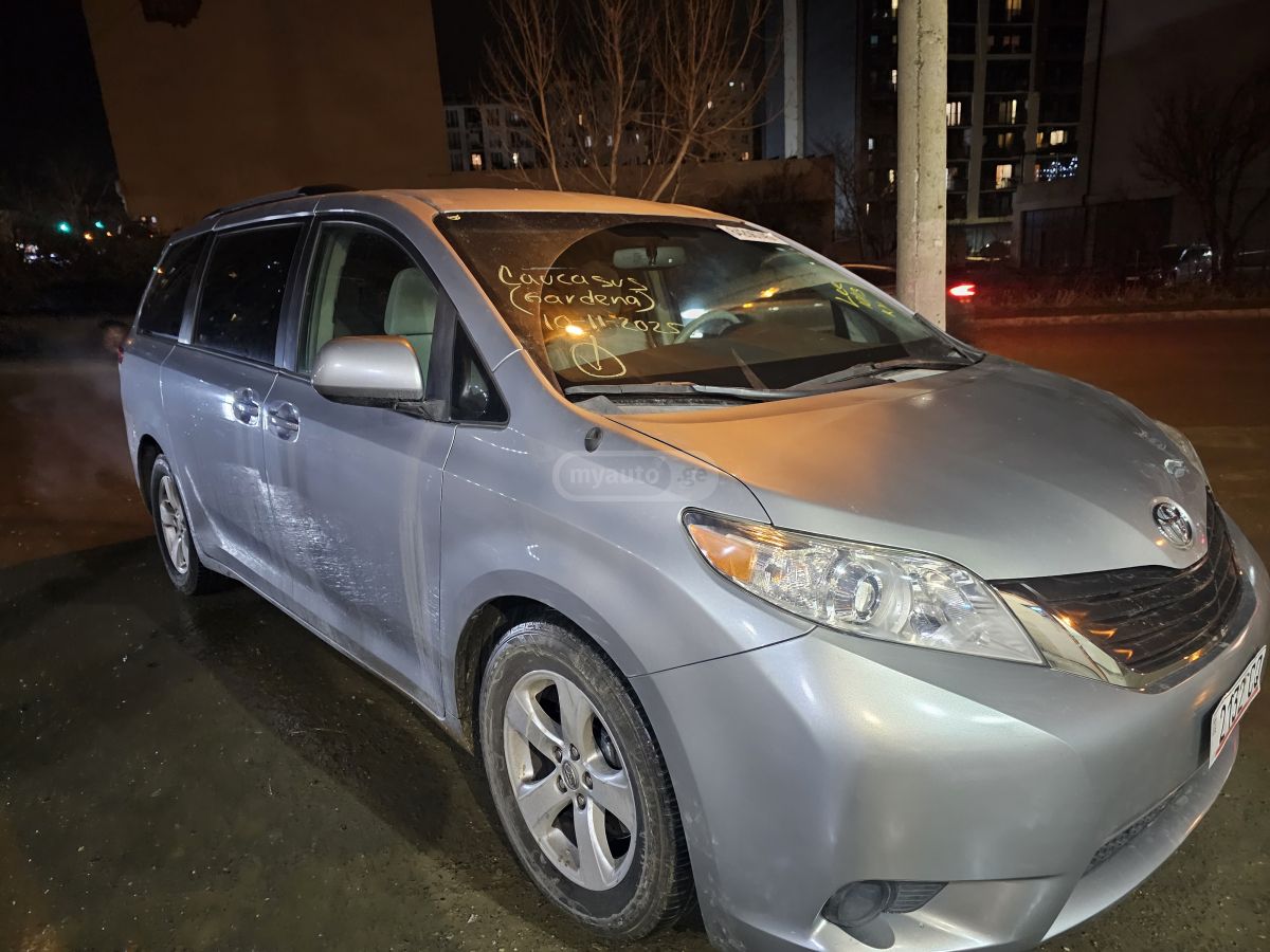 Toyota Sienna 2014 — photo 2