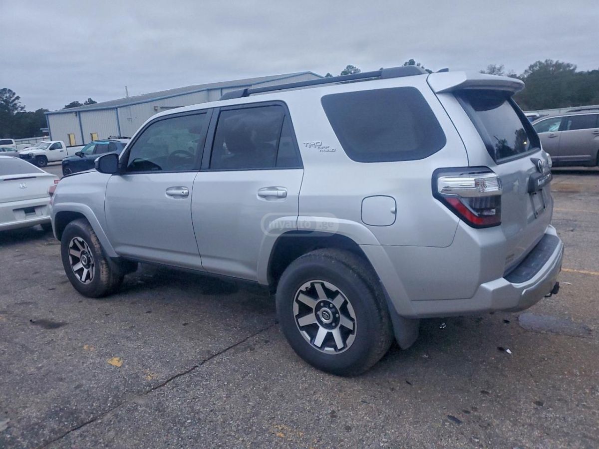 Toyota 4Runner 2021 — photo 2