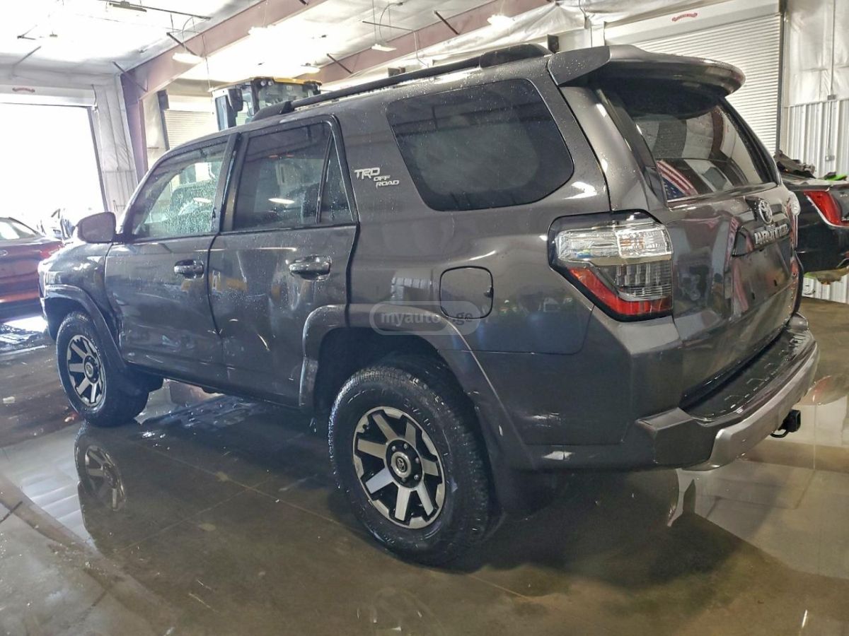Toyota 4Runner 2019 — photo 2