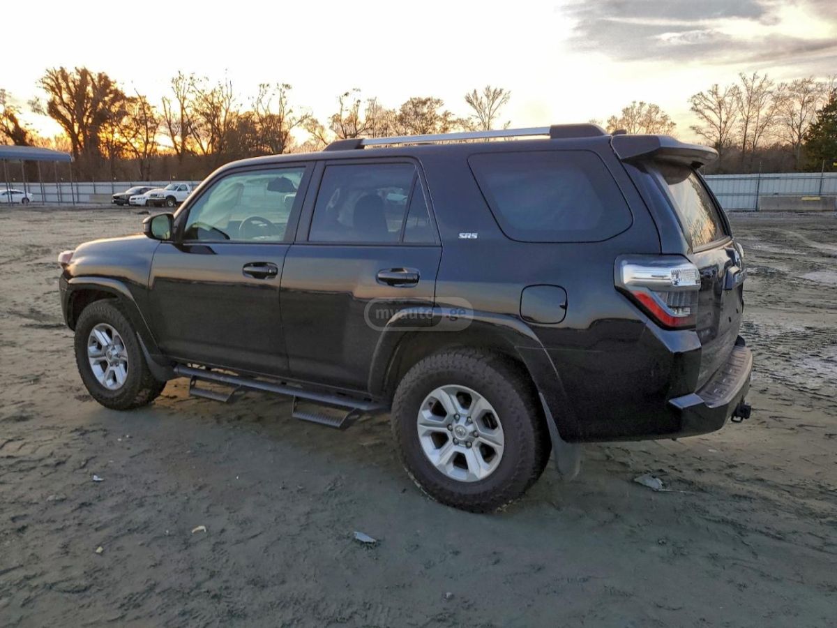 Toyota 4Runner 2023 — photo 2