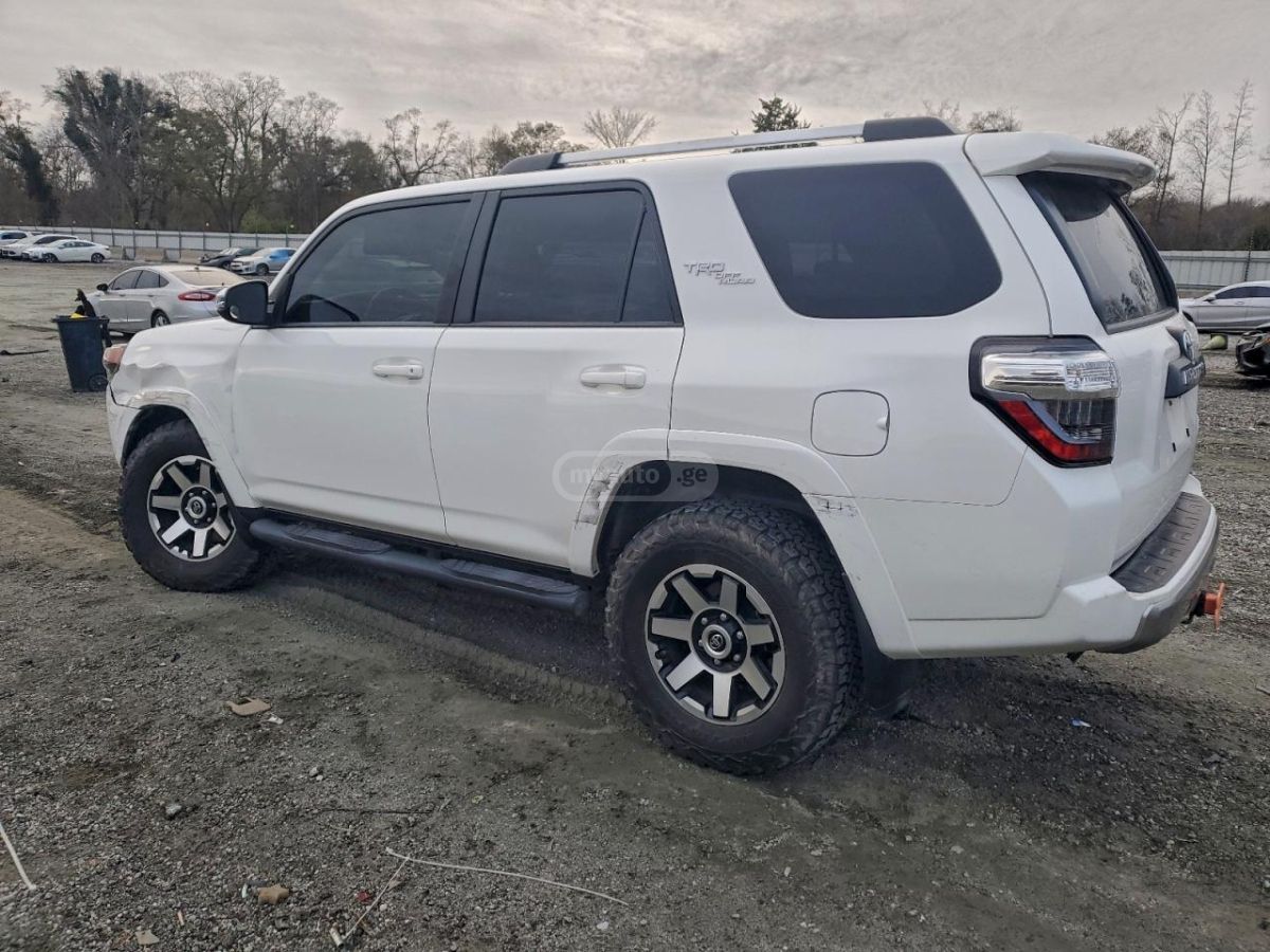 Toyota 4Runner 2017 — photo 2