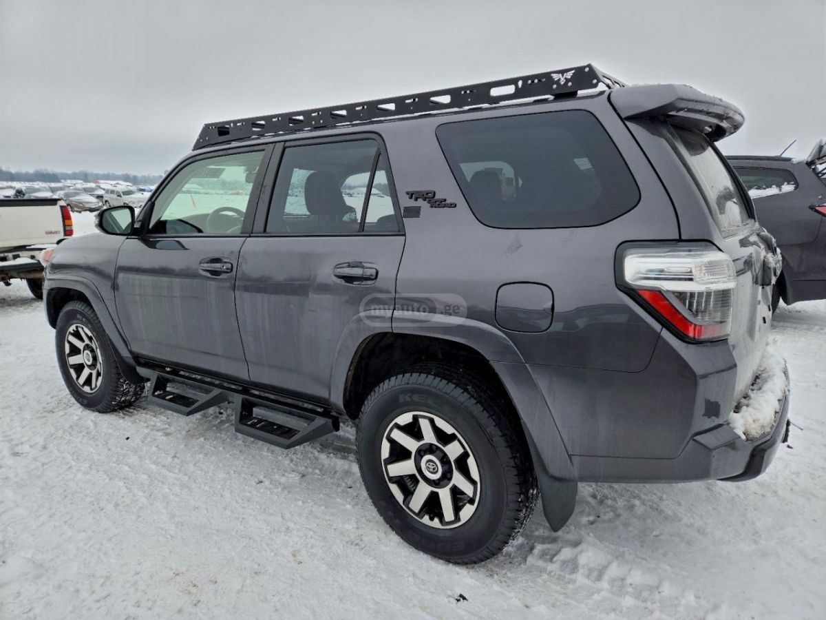 Toyota 4 Runner 2022 — photo 2