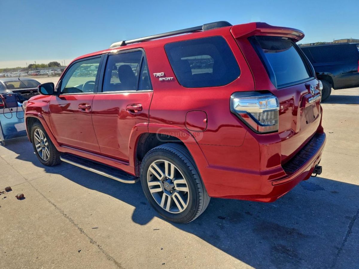 Toyota 4Runner 2023 — photo 2