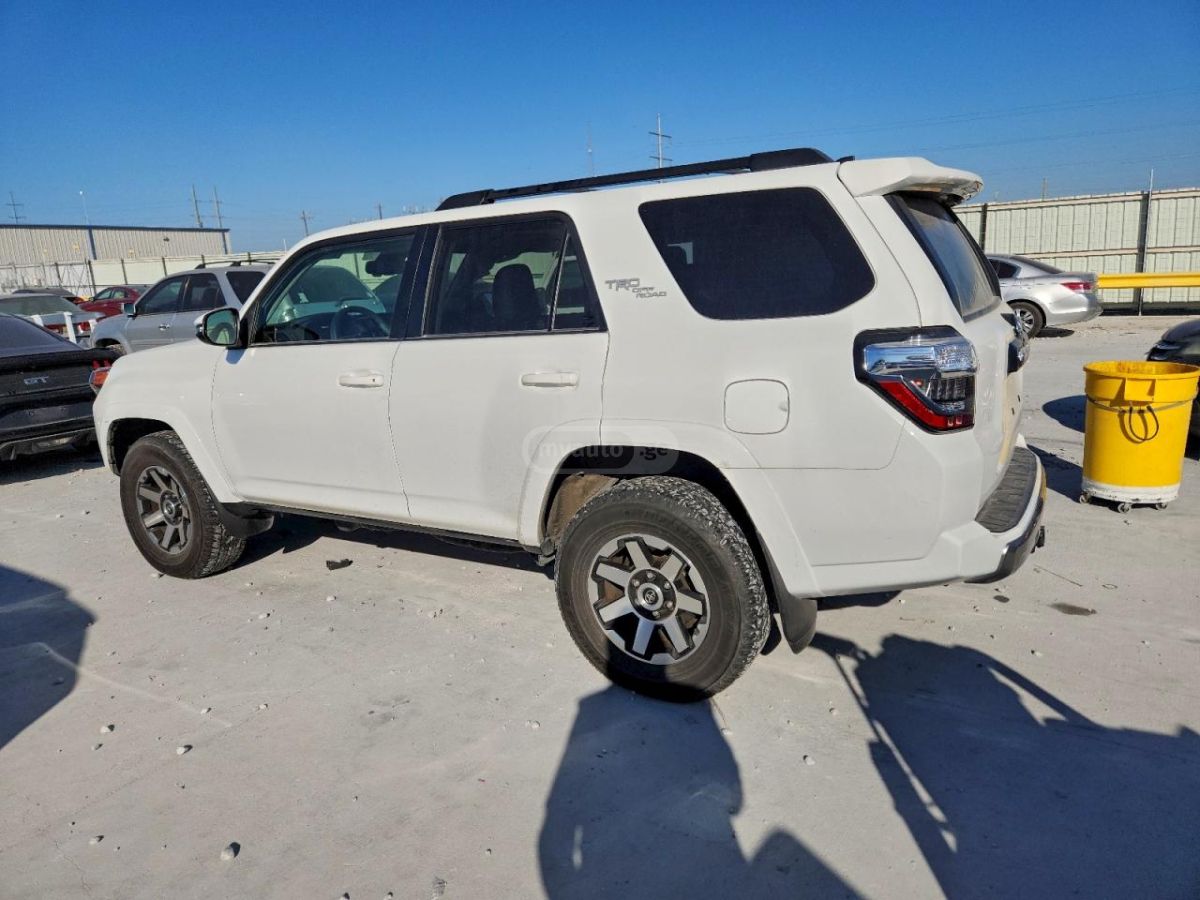 Toyota 4Runner 2021 — photo 2