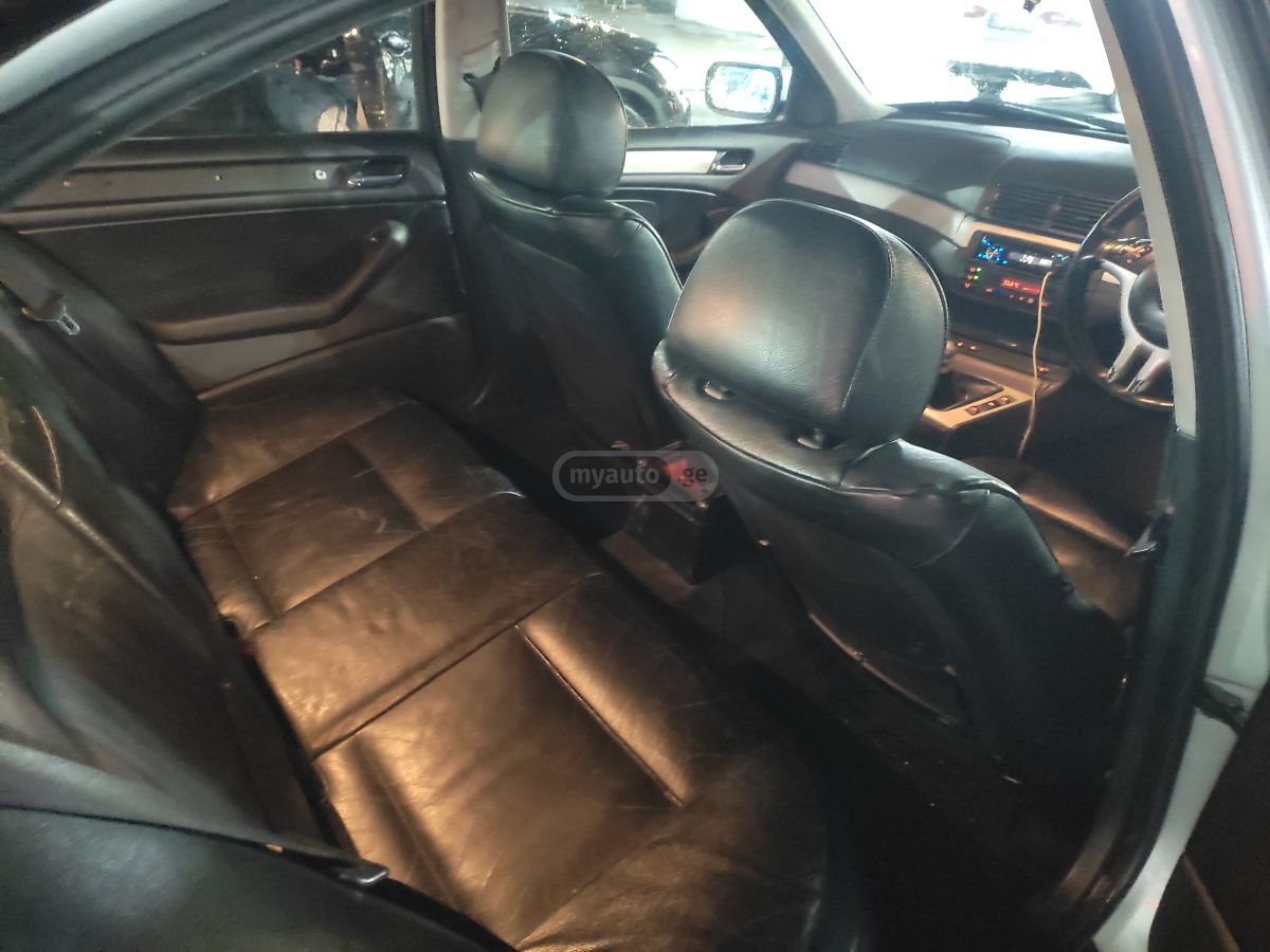BMW 320 2002 — photo 2
