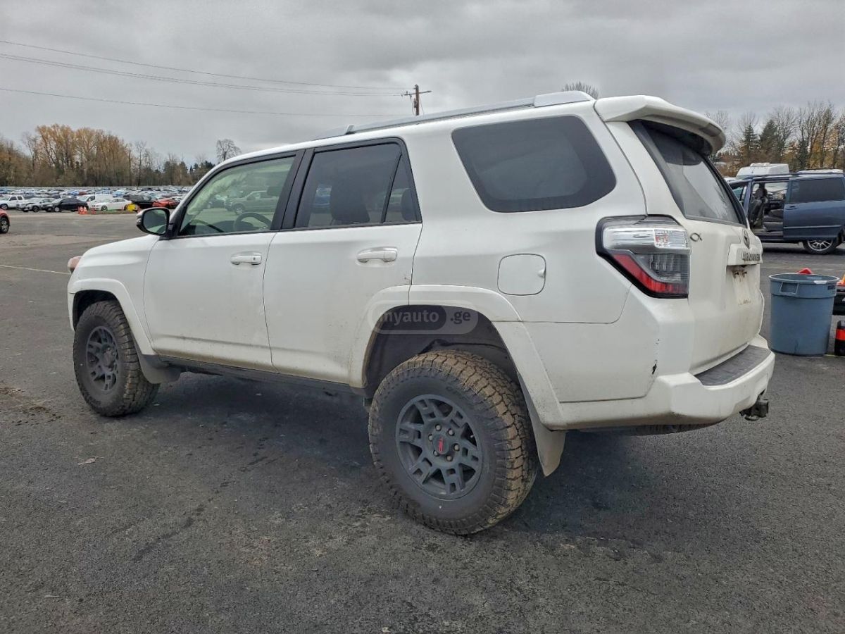 Toyota 4Runner 2016 — photo 2