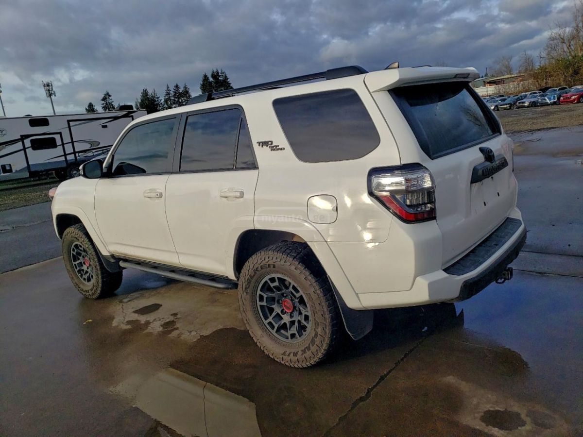 Toyota 4Runner 2022 — photo 2