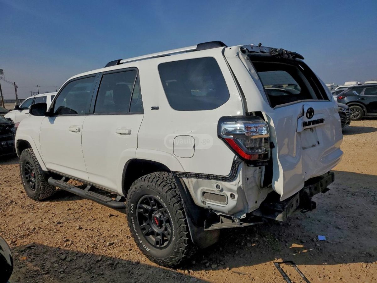 Toyota 4Runner 2021 — photo 2
