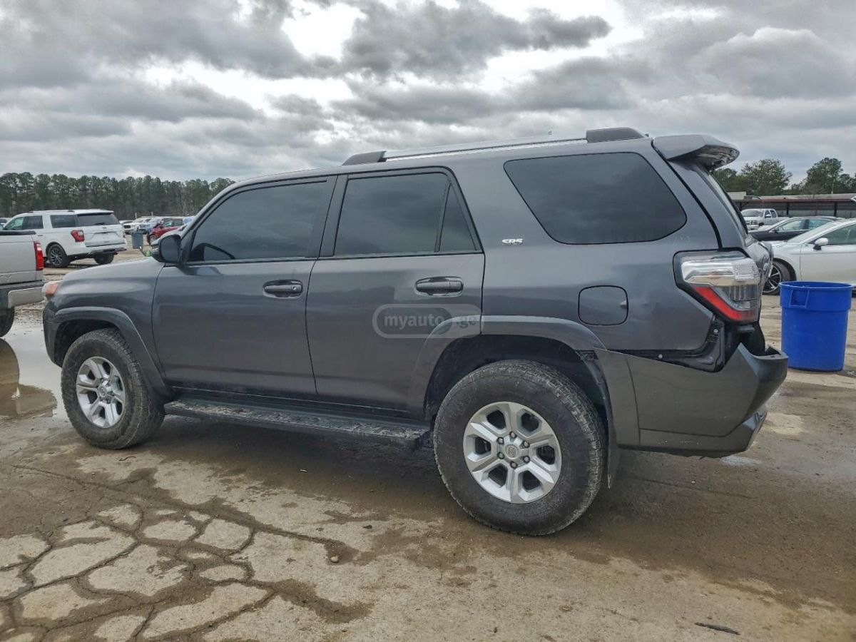 Toyota 4Runner 2022 — photo 2