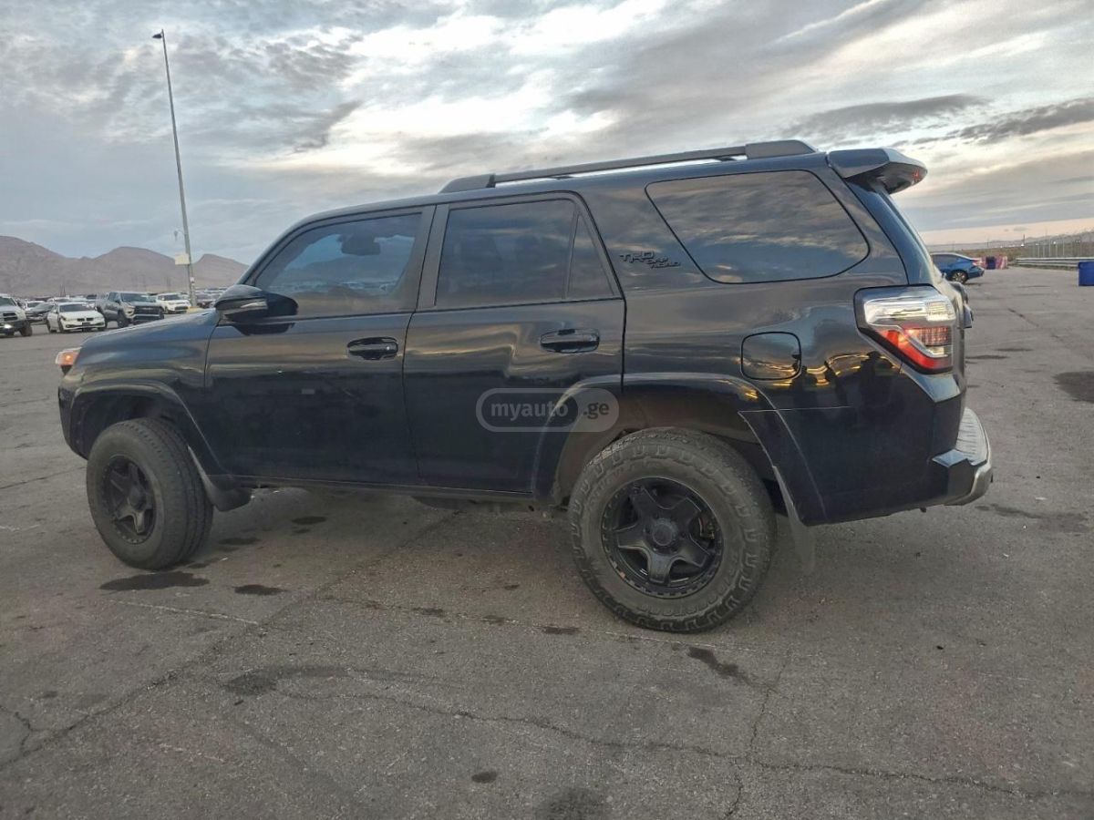 Toyota 4Runner 2020 — photo 2