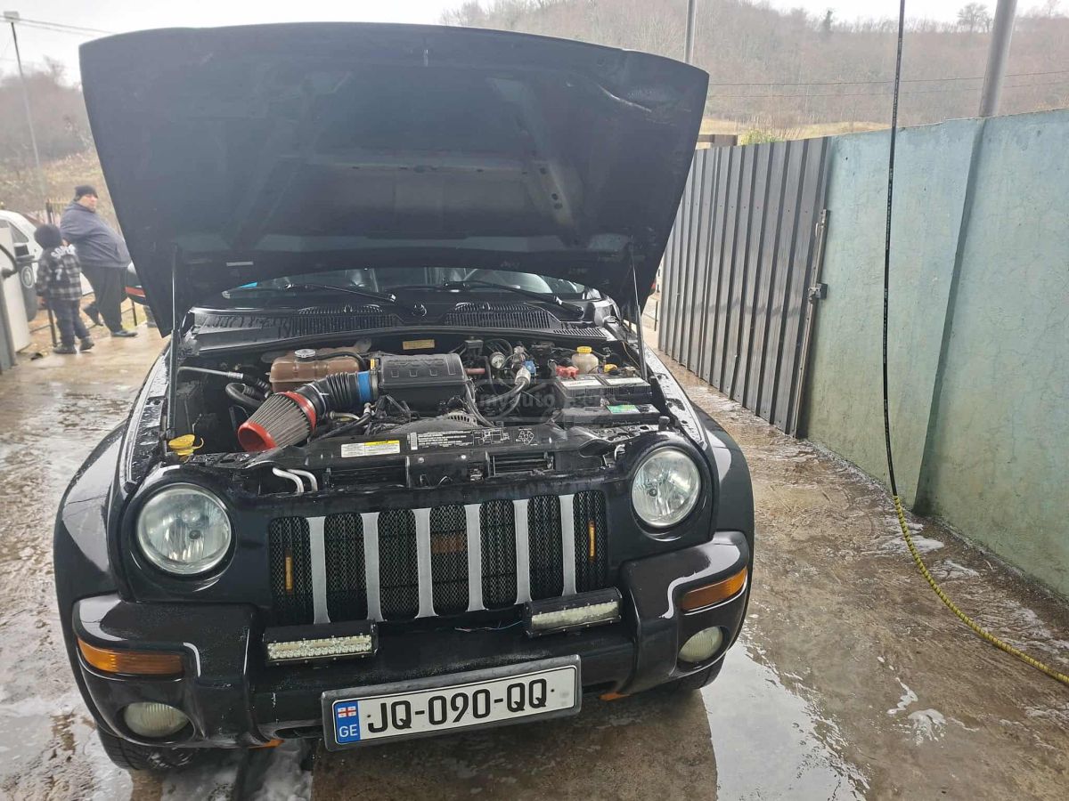 Jeep Liberty 2002 — photo 2