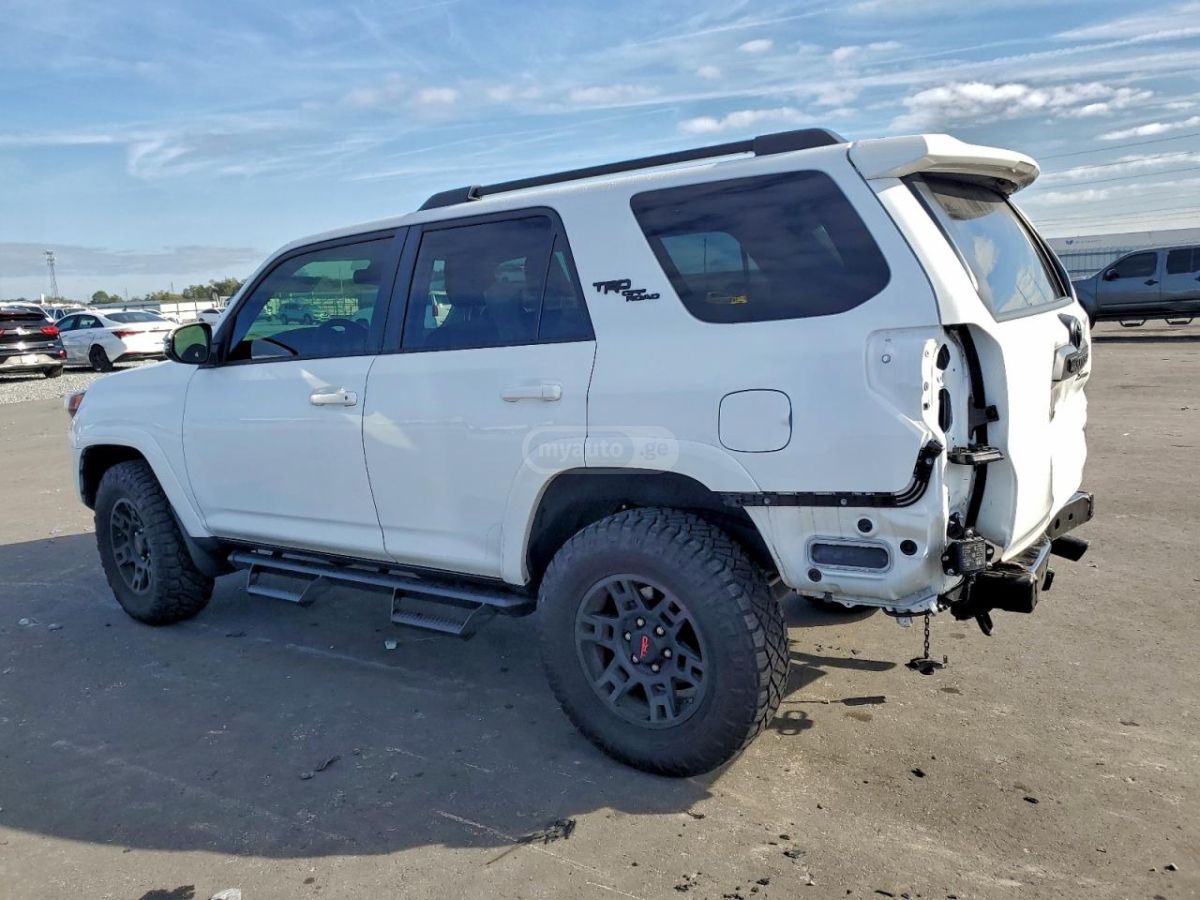 Toyota 4Runner 2024 — photo 2