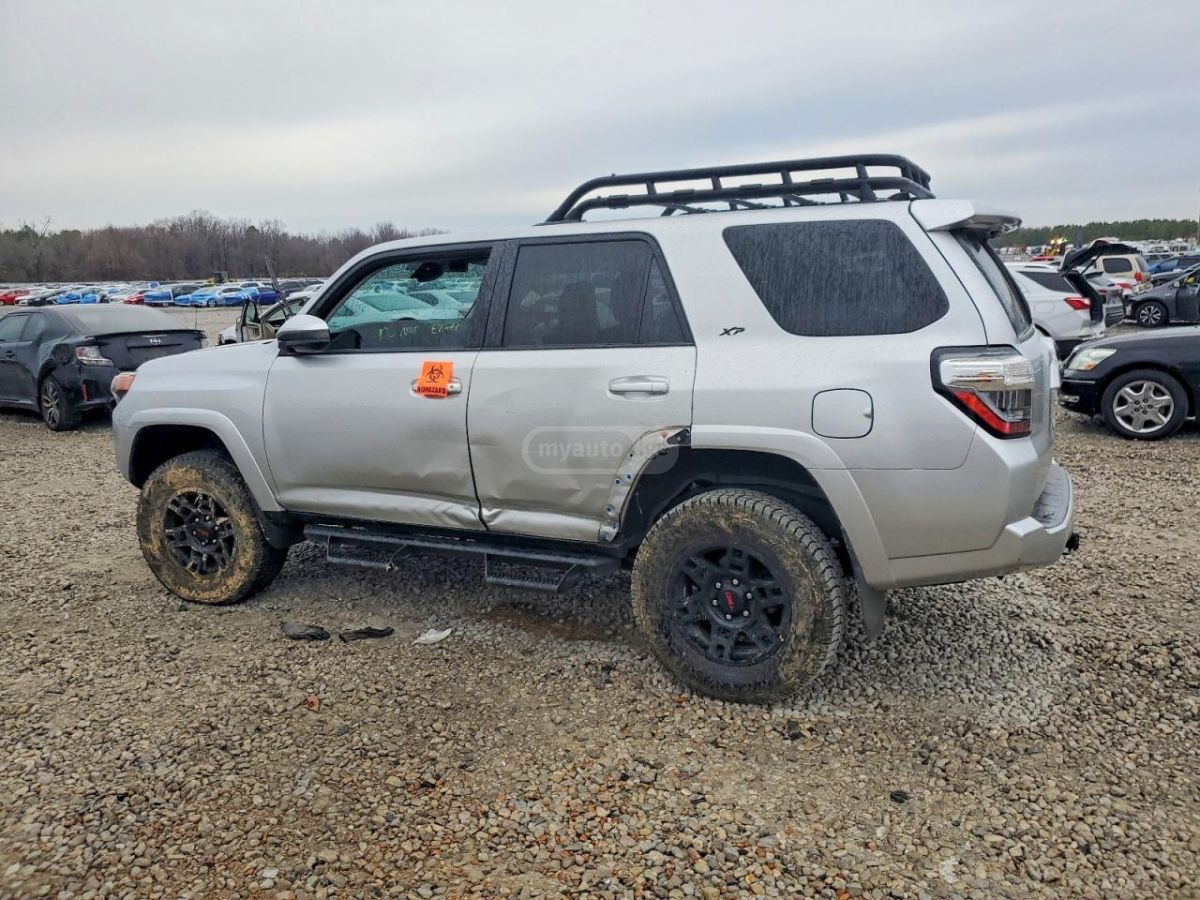 Toyota 4Runner 2021 — photo 2