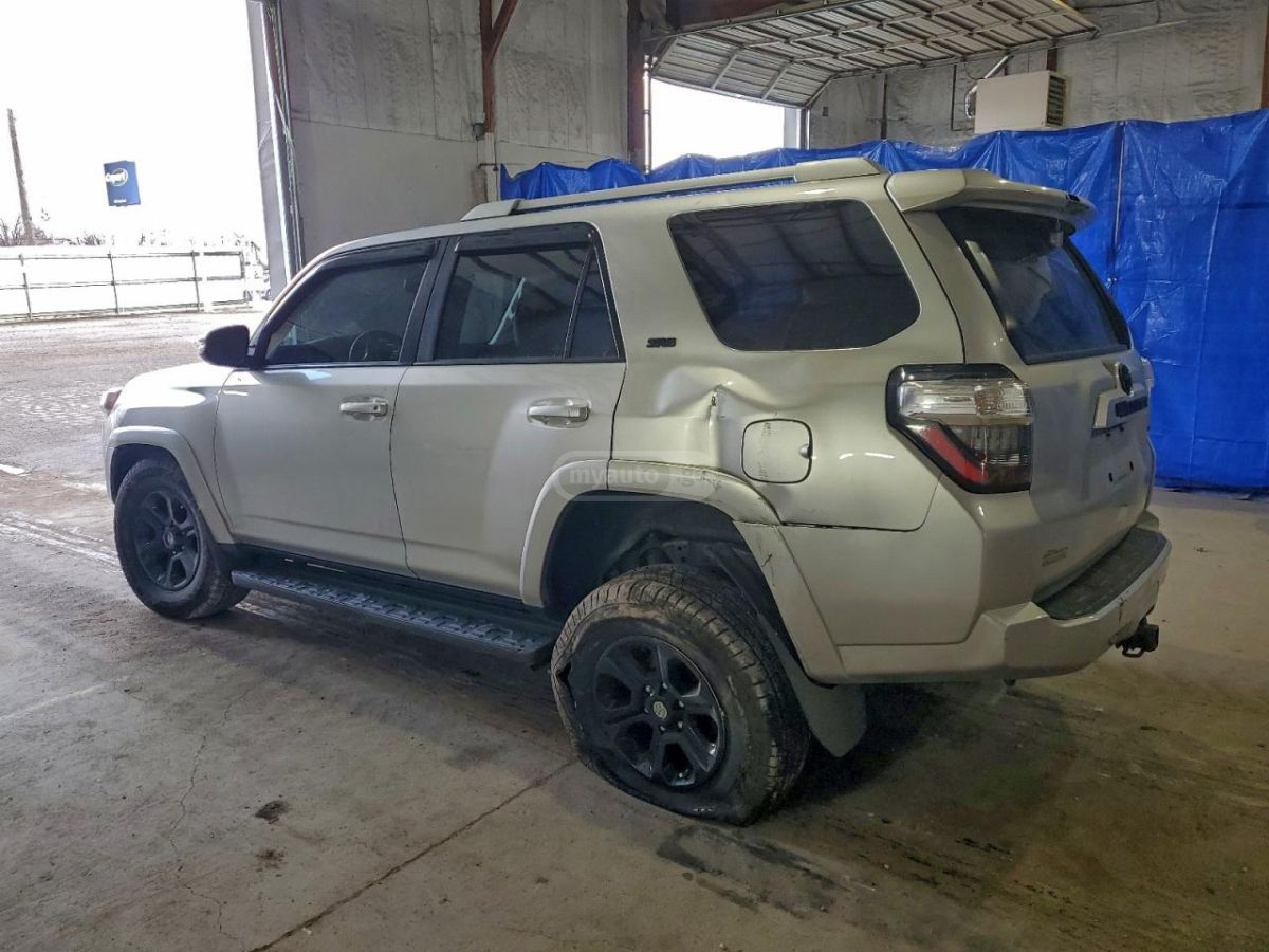 Toyota 4Runner 2015 — photo 2