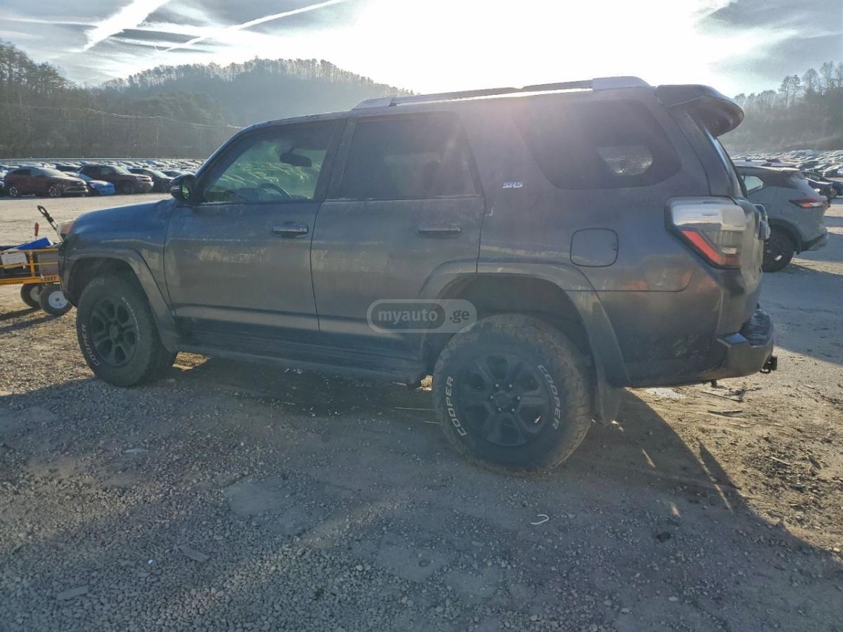Toyota 4Runner 2015 — photo 2