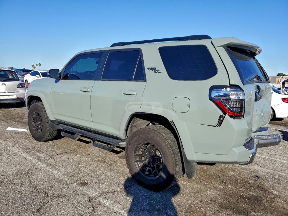 Toyota 4Runner 2023 — photo 2