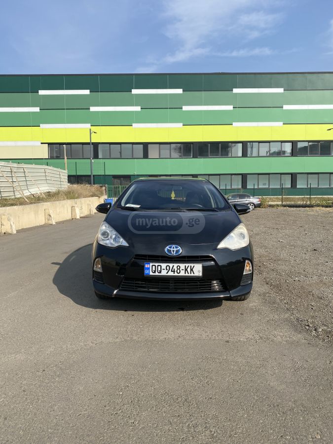 Toyota Prius C 2012 — photo 2