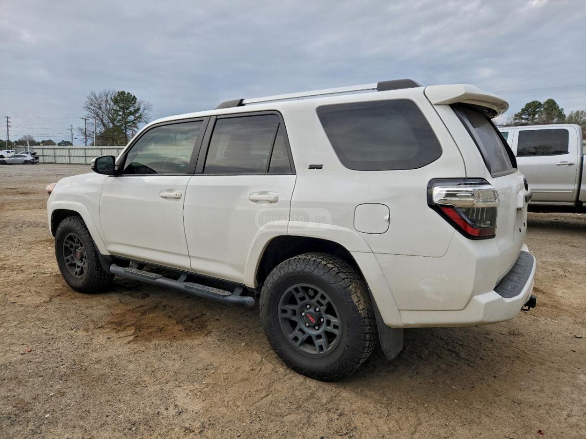 Toyota 4Runner 2022 — photo 2