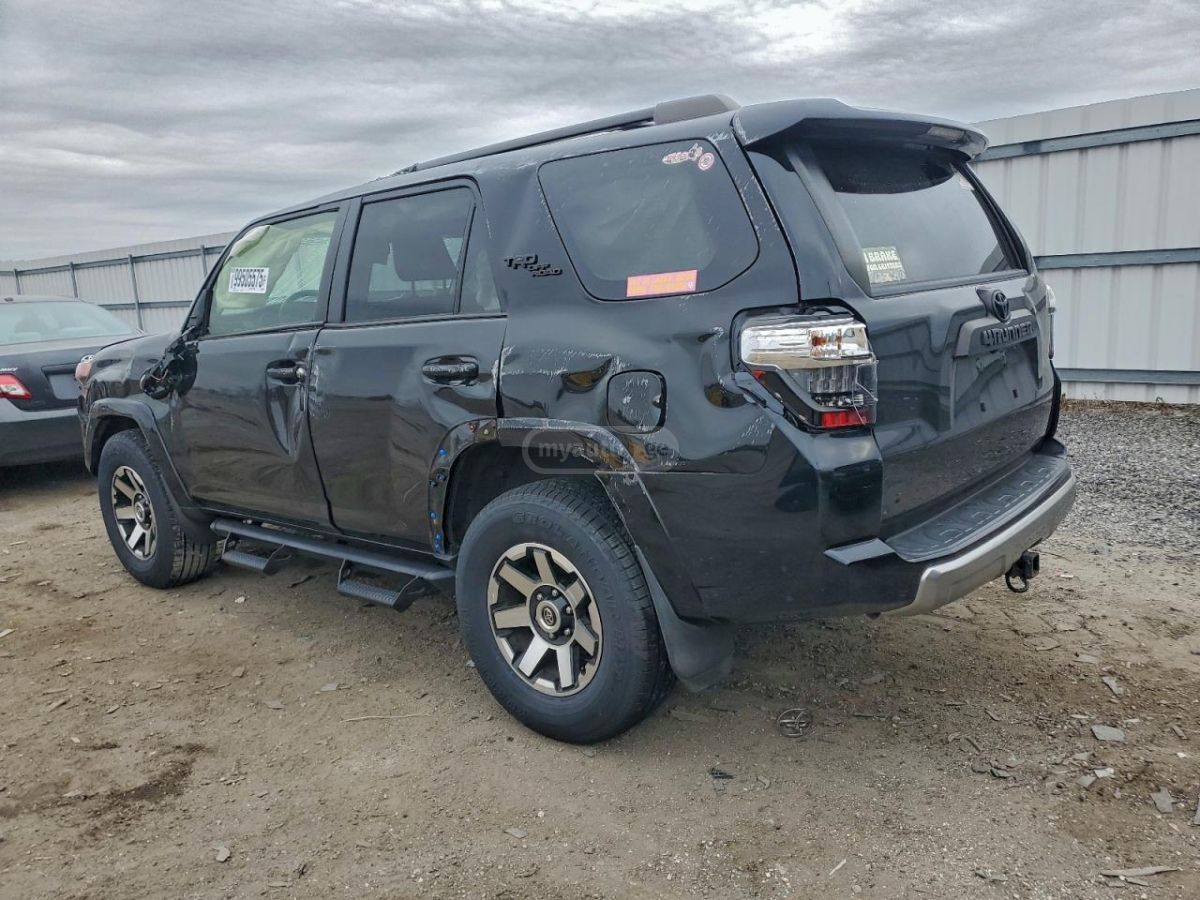 Toyota 4Runner 2022 — photo 2