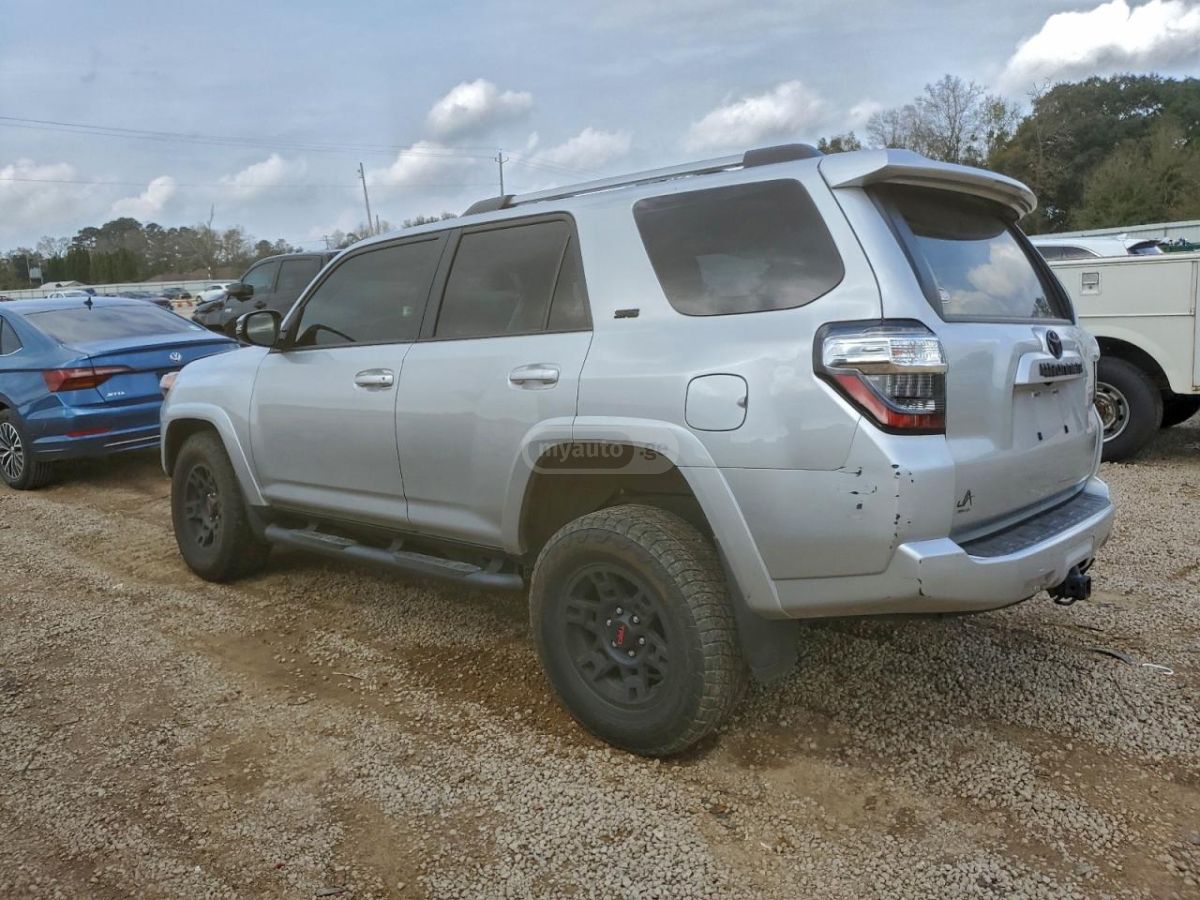 Toyota 4Runner 2023 — photo 2