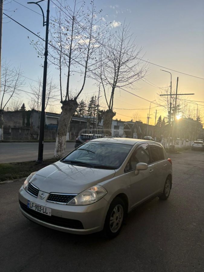 Nissan Tiida 2005 — photo 2