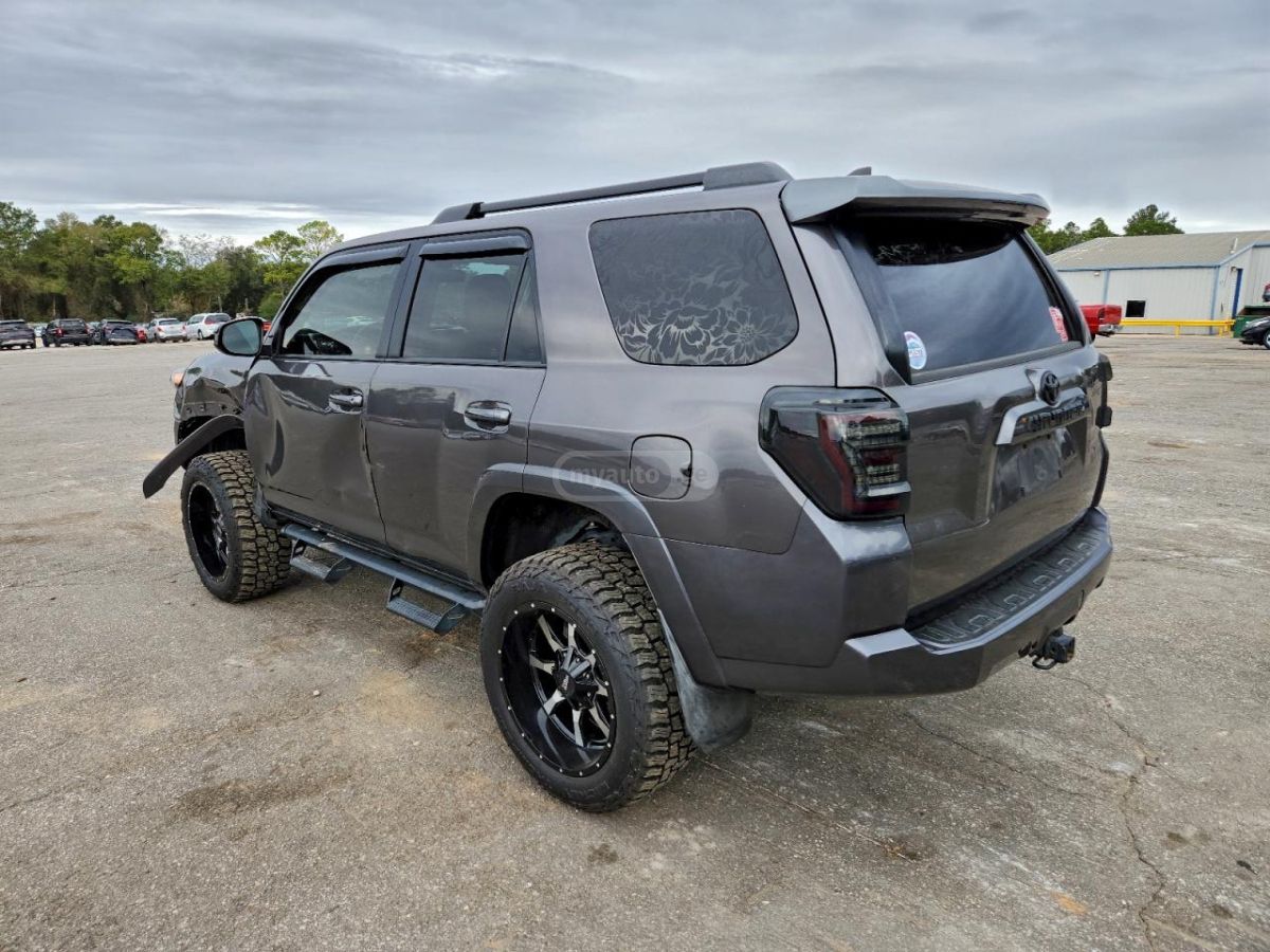 Toyota 4Runner 2018 — photo 2