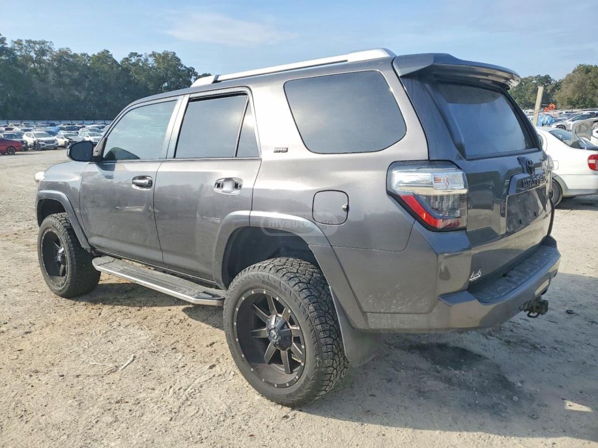 Toyota 4Runner 2015 — photo 2