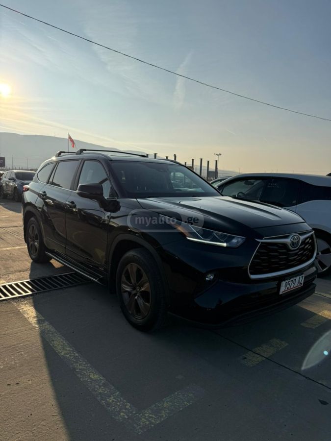Toyota Highlander 2022 — photo 2