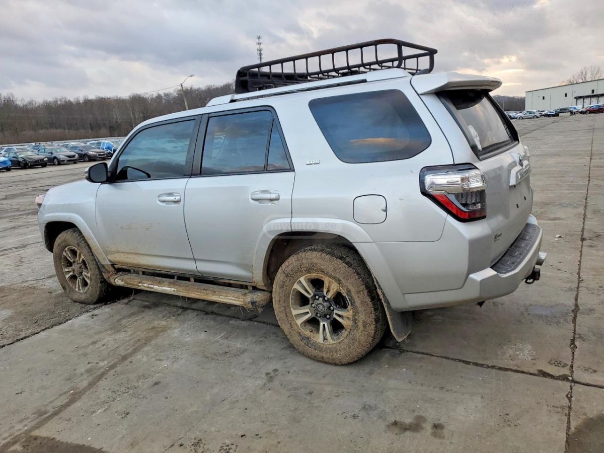 Toyota 4Runner 2018 — photo 2