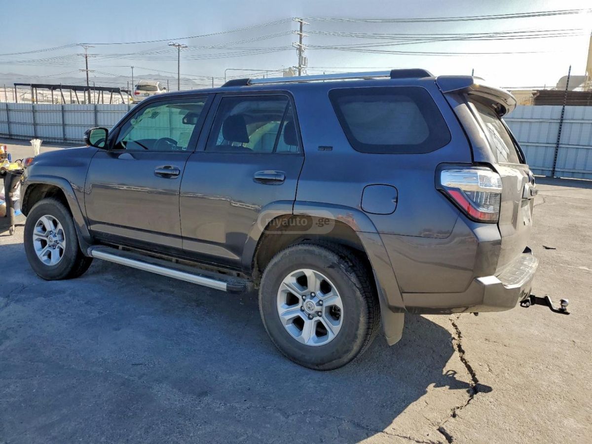 Toyota 4Runner 2023 — photo 2