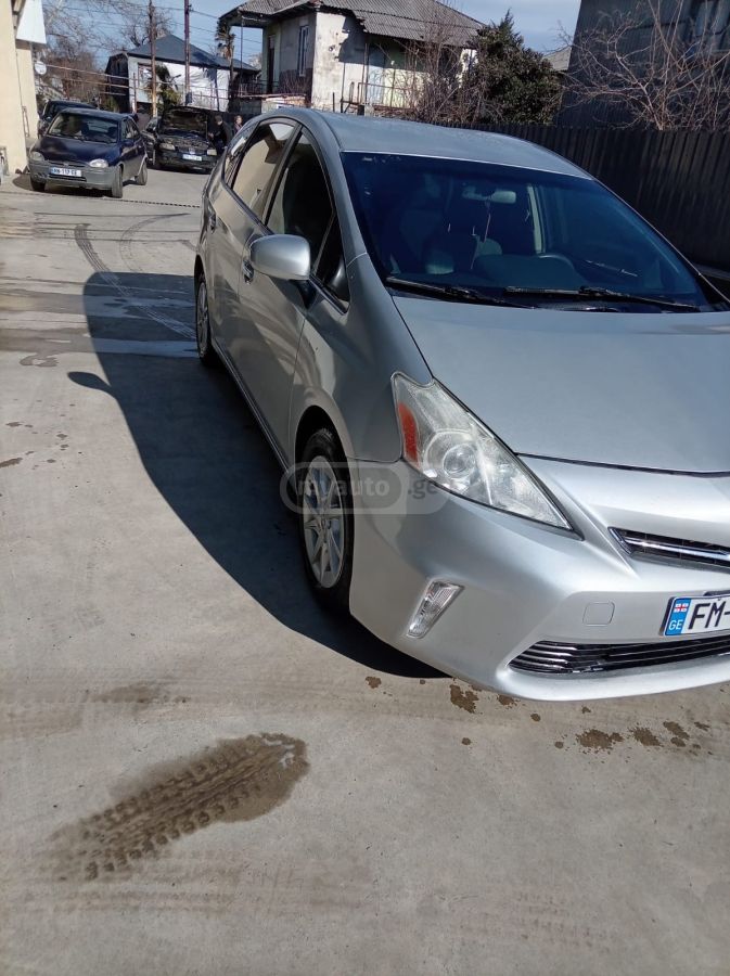 Toyota Prius 2013 — photo 2