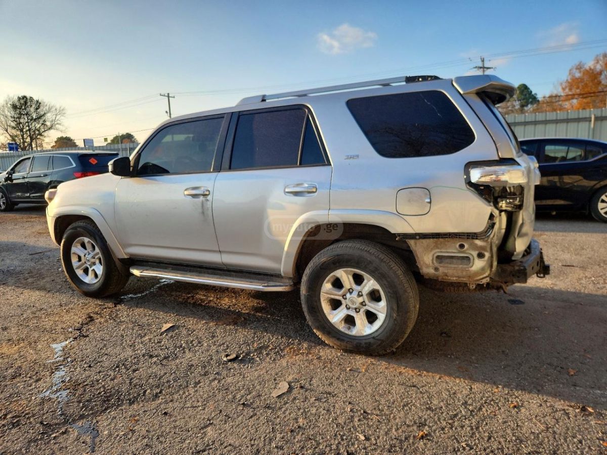 Toyota 4Runner 2016 — photo 2
