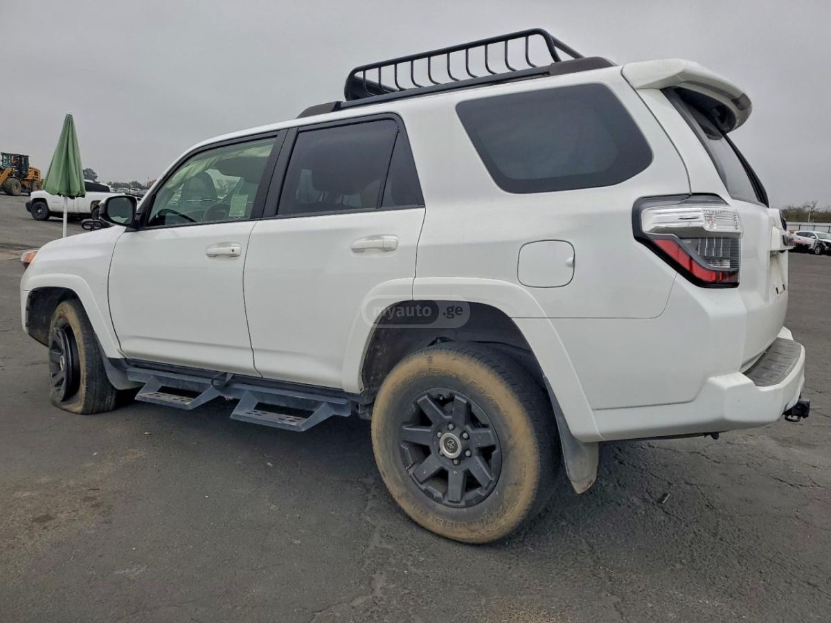 Toyota 4 Runner 2022 — photo 2